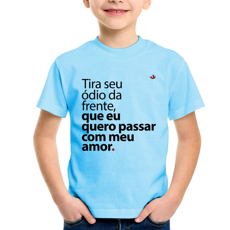 Camiseta Infantil Tira seu ódio da frente que eu quero passar com meu amor - Azul Bebê