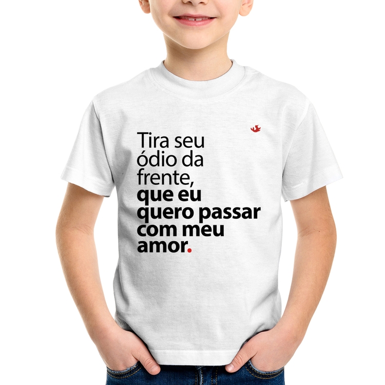 Camiseta Infantil Tira seu ódio da frente que eu quero passar com meu amor