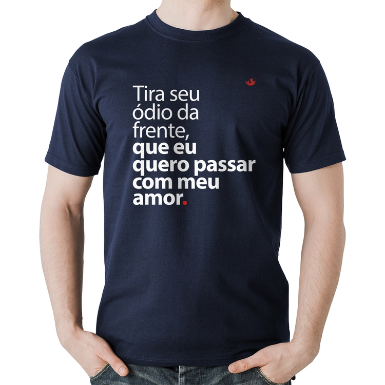 Camiseta Algodão Tira seu ódio da frente que eu quero passar com meu amor - Marinho