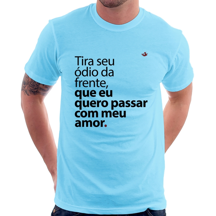 Camiseta Tira seu ódio da frente que eu quero passar com meu amor - Azul Bebê