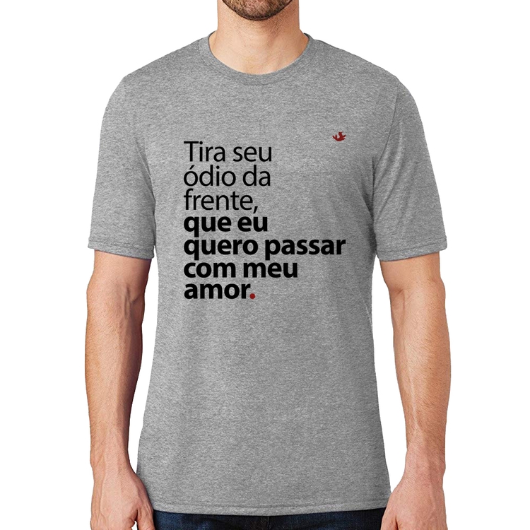 Camiseta Tira seu ódio da frente que eu quero passar com meu amor - Cinza