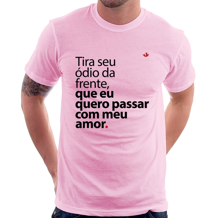 Camiseta Tira seu ódio da frente que eu quero passar com meu amor - Rosa Bebê