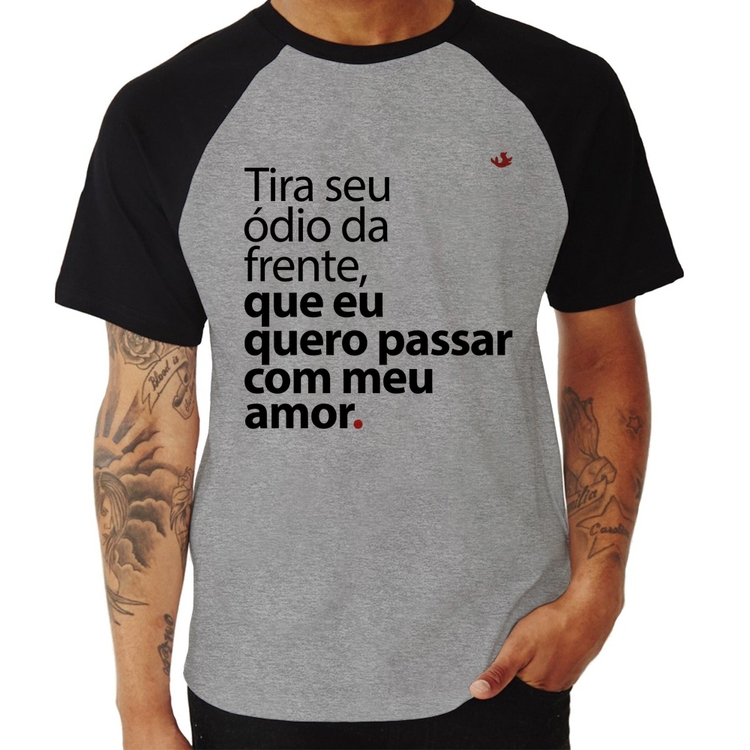 Camiseta Raglan Tira seu ódio da frente que eu quero passar com meu amor - Cinza/Preto