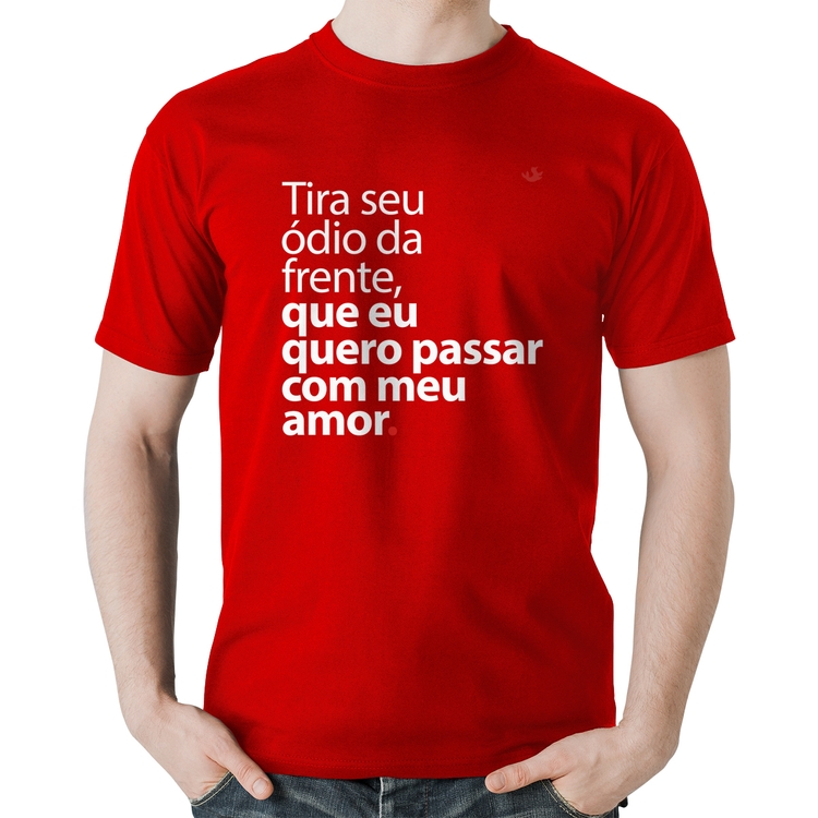 Camiseta Algodão Tira seu ódio da frente que eu quero passar com meu amor - Vermelha