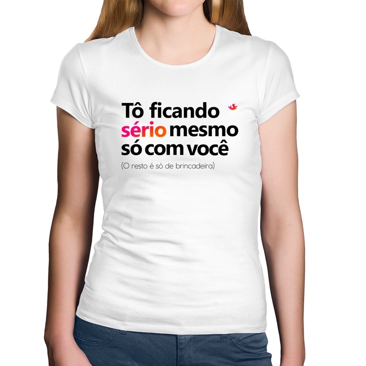 Baby Look Algodão Tô ficando sério mesmo só com você - Branca