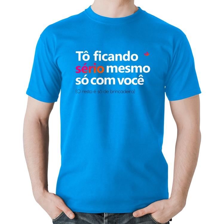 Camiseta Algodão Tô ficando sério mesmo só com você - Azul