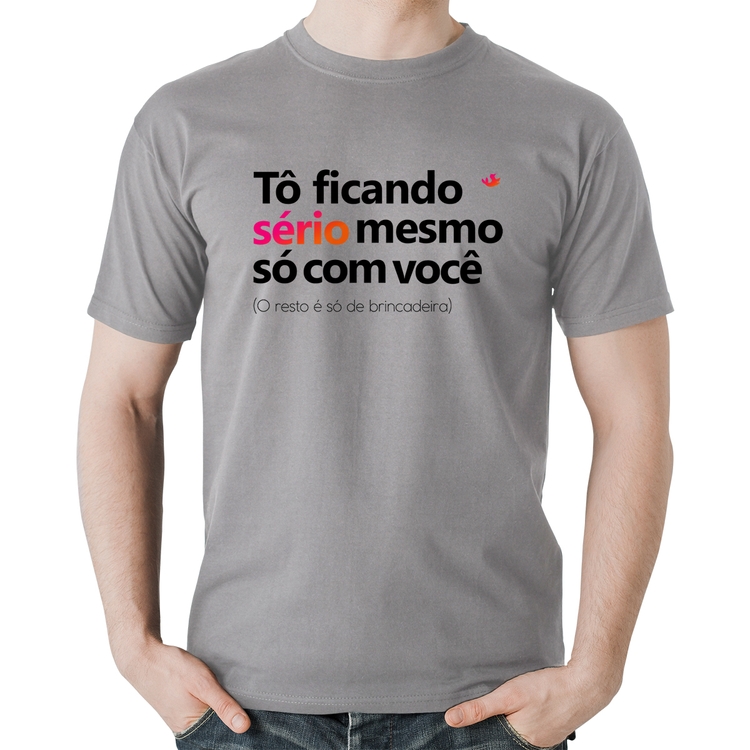 Camiseta Algodão Tô ficando sério mesmo só com você - Cinza