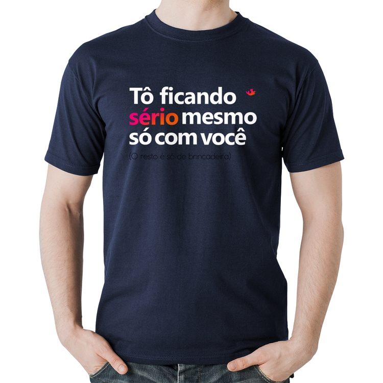 Camiseta Algodão Tô ficando sério mesmo só com você - Marinho