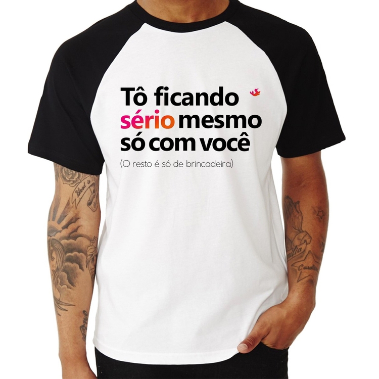 Camiseta Raglan Tô ficando sério mesmo só com você