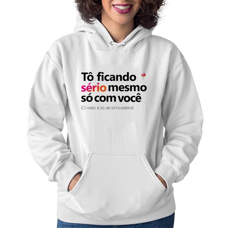 Moletom Feminino Tô ficando sério mesmo só com você - Branco
