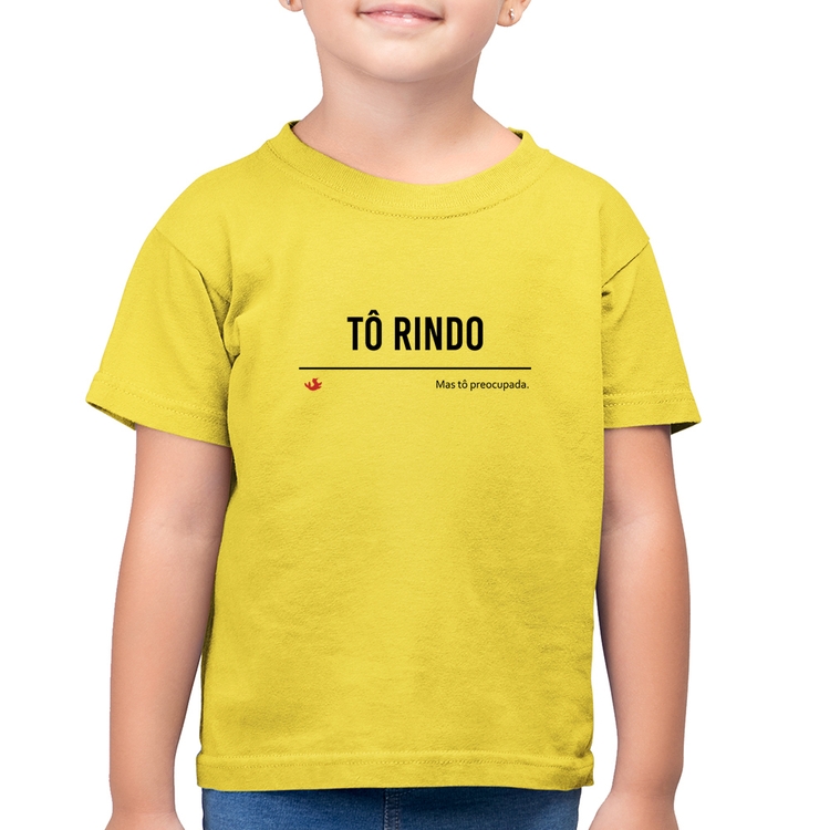 Camiseta Algodão Infantil Tô Rindo mas tô preocupada - Amarelo Canário