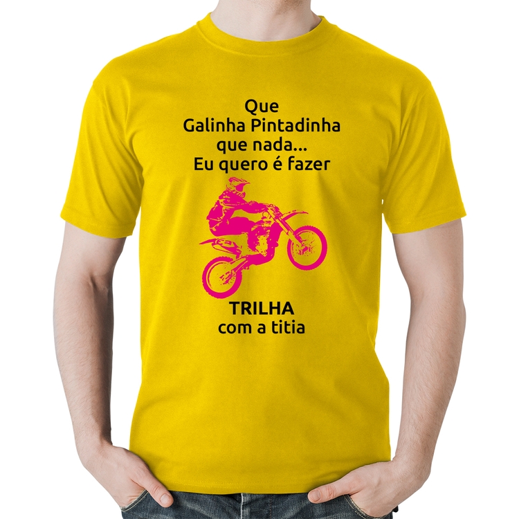 Camiseta Algodão Trilha com a titia (moto rosa) - Amarela