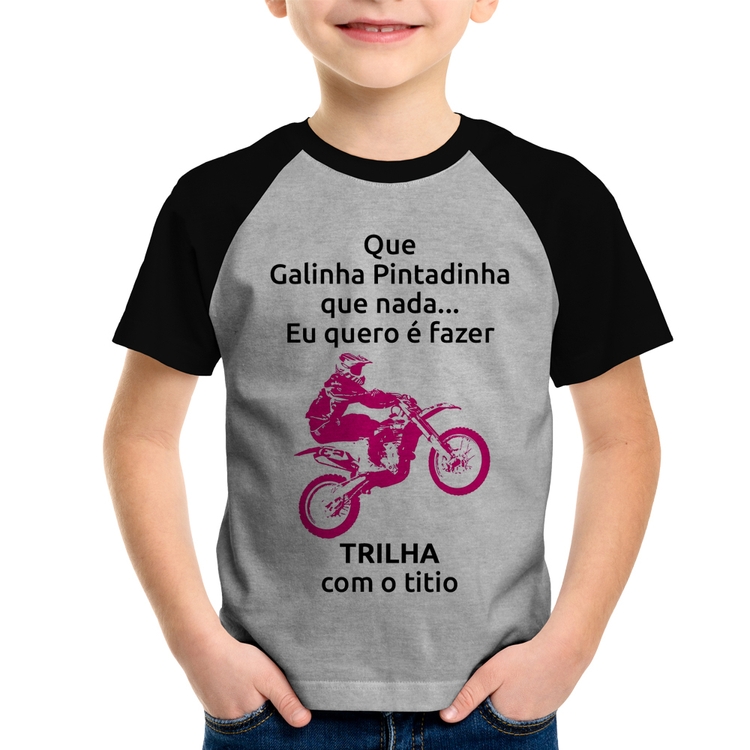 Camiseta Raglan Infantil Trilha com o titio (moto rosa) - Cinza/Preto