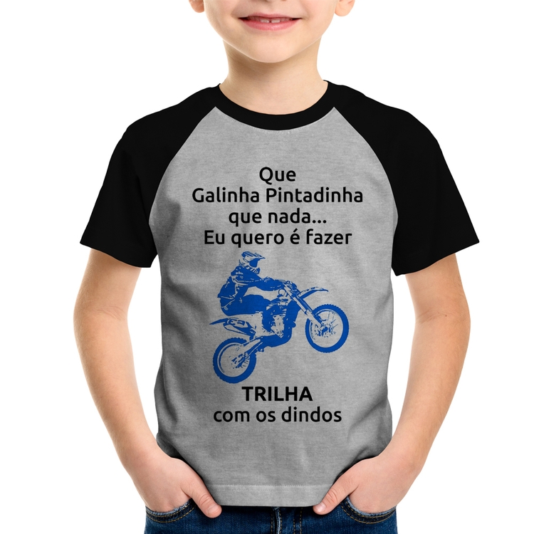 Camiseta Raglan Infantil Trilha com os dindos (moto azul) - Cinza/Preto