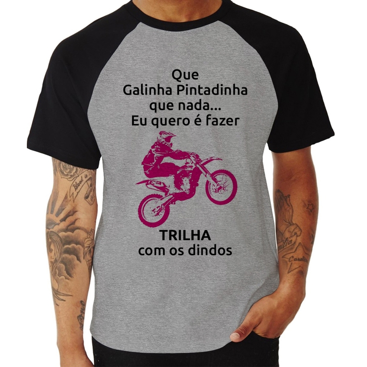 Camiseta Raglan Trilha com os dindos (moto rosa) - Cinza/Preto