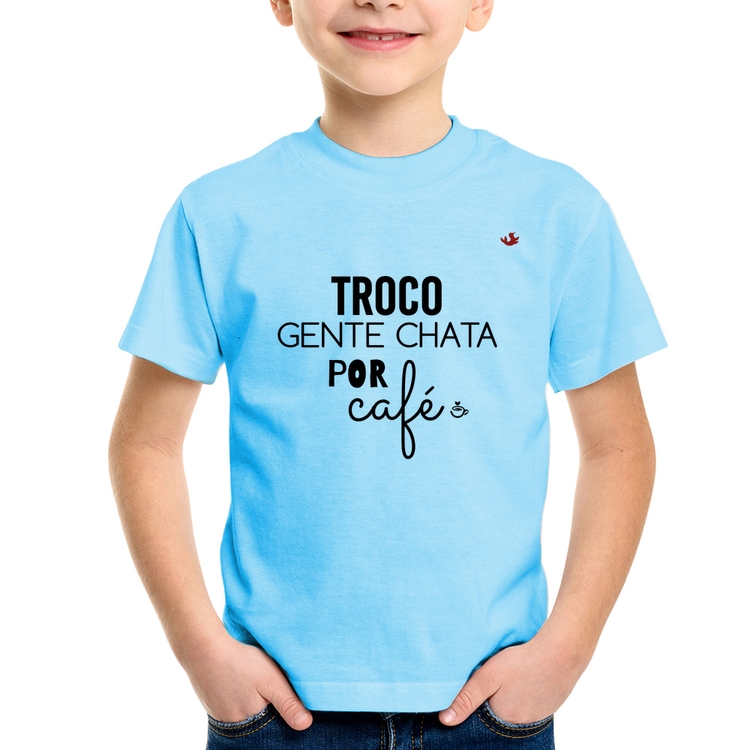Camiseta Infantil Troco gente chata por café - Azul Bebê