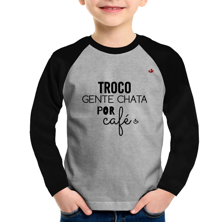 Camiseta Raglan Infantil Troco gente chata por café Manga Longa - Cinza/Preto