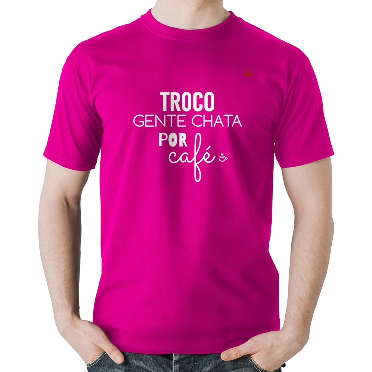Camiseta Algodão Troco gente chata por café - Rosa