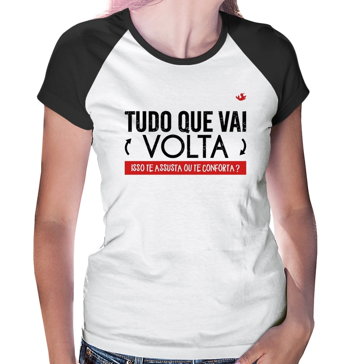 Baby Look Raglan Tudo que vai volta, isso te assusta ou te conforta?