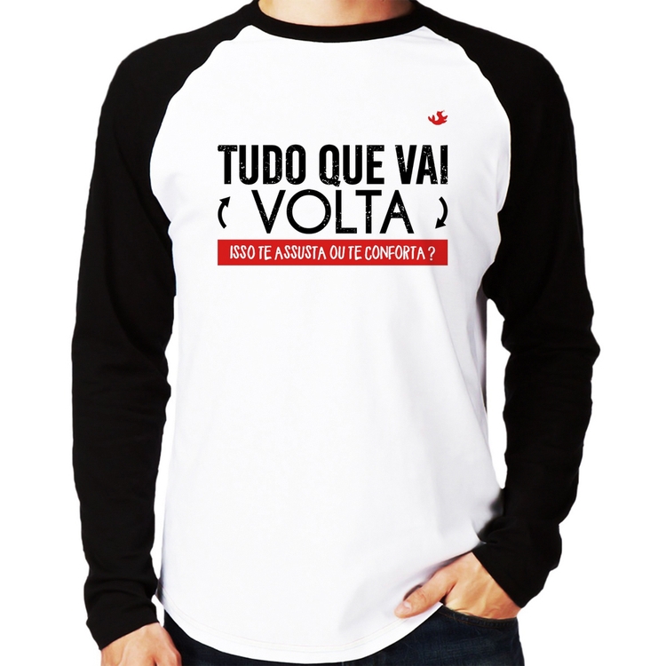 Camiseta Raglan Tudo que vai volta, isso te assusta ou te conforta? Manga Longa