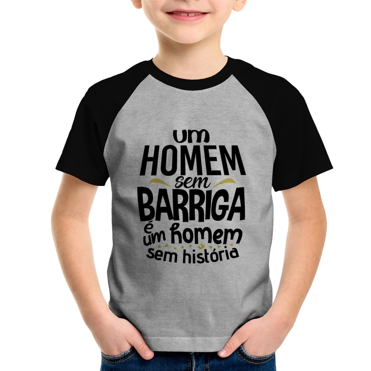 Camiseta Raglan Infantil Um homem sem barriga é um homem sem história - Cinza/Preto