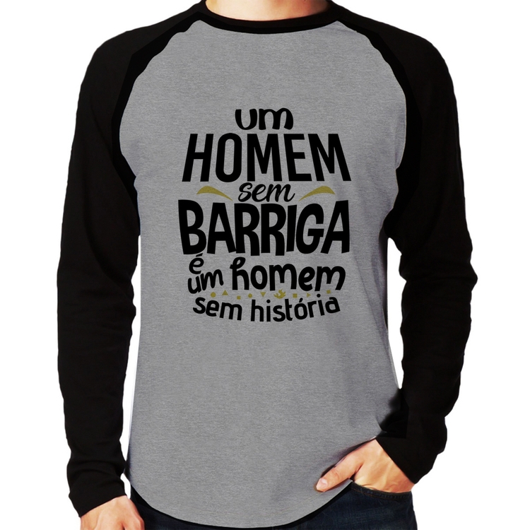 Camiseta Raglan Um homem sem barriga é um homem sem história Manga Longa - Cinza/Preto