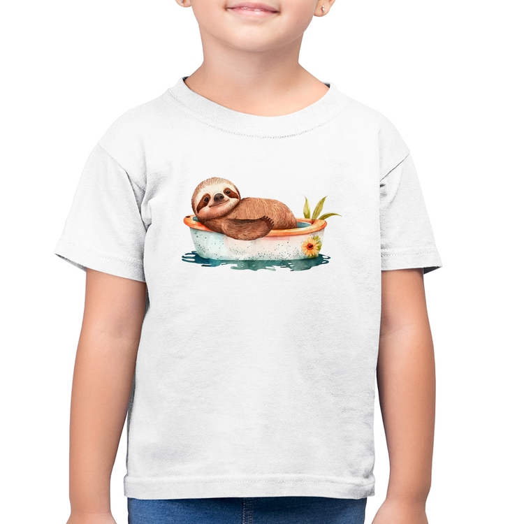 Camiseta Algodão Infantil Ursinho Panda Relaxando Na Piscina - Branca
