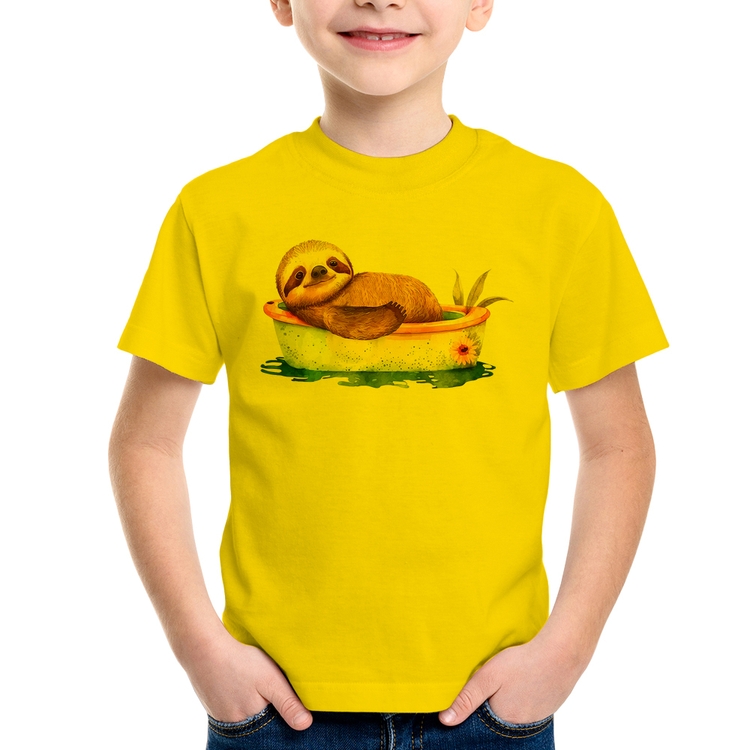 Camiseta Infantil Ursinho Panda Relaxando Na Piscina - Amarela