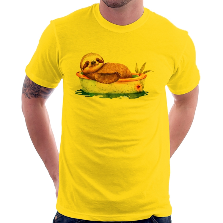 Camiseta Ursinho Panda Relaxando Na Piscina - Amarela