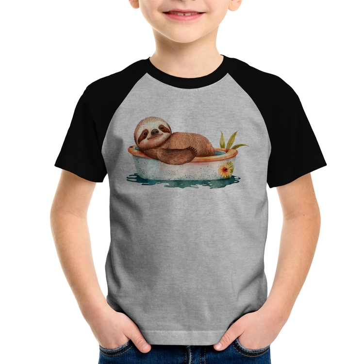 Camiseta Raglan Infantil Ursinho Panda Relaxando Na Piscina - Cinza/Preto