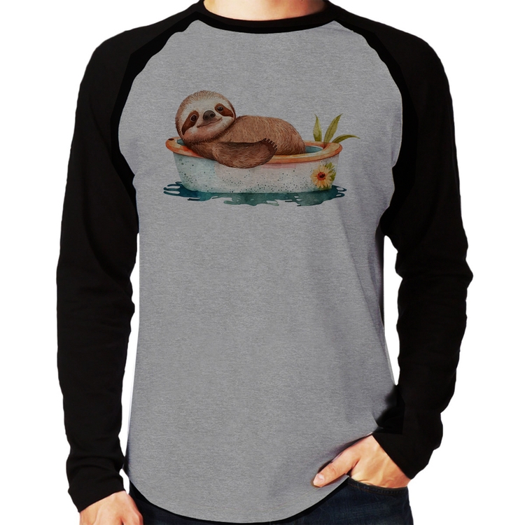 Camiseta Raglan Ursinho Panda Relaxando Na Piscina Manga Longa - Cinza/Preto