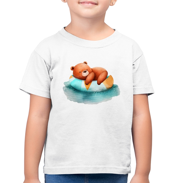 Camiseta Algodão Infantil Ursinho Teddy Relaxando Na Piscina - Branca
