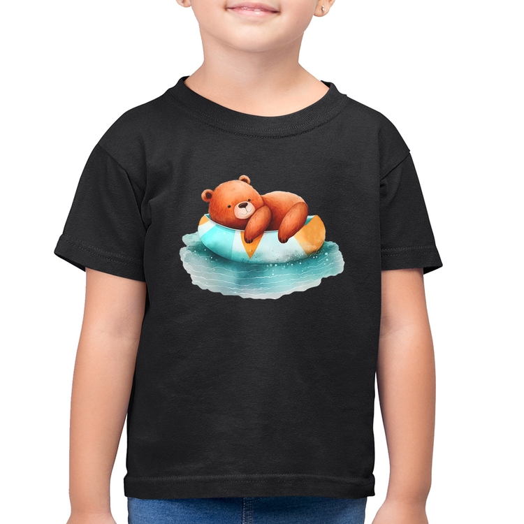 Camiseta Algodão Infantil Ursinho Teddy Relaxando Na Piscina