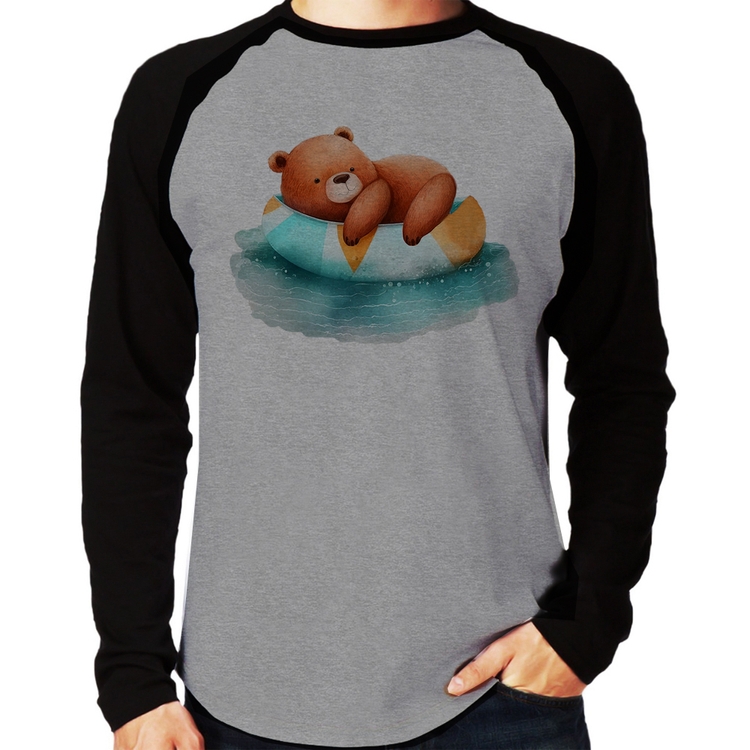 Camiseta Raglan Ursinho Teddy Relaxando Na Piscina Manga Longa - Cinza/Preto