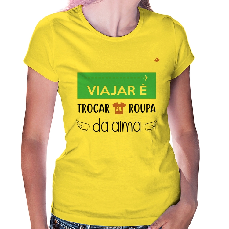 Baby Look Viajar é trocar a roupa da alma - Amarela