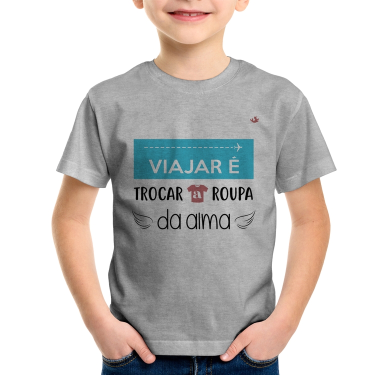 Camiseta Infantil Viajar é trocar a roupa da alma - Cinza