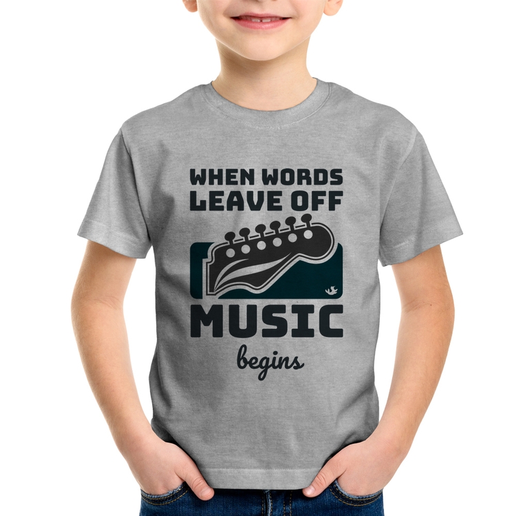 Camiseta Infantil When words leave off music begins - Cinza