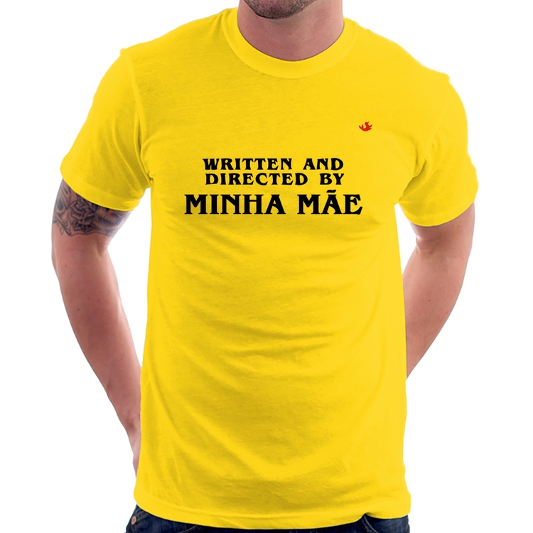 Camiseta Written and directed by minha mãe - Amarela