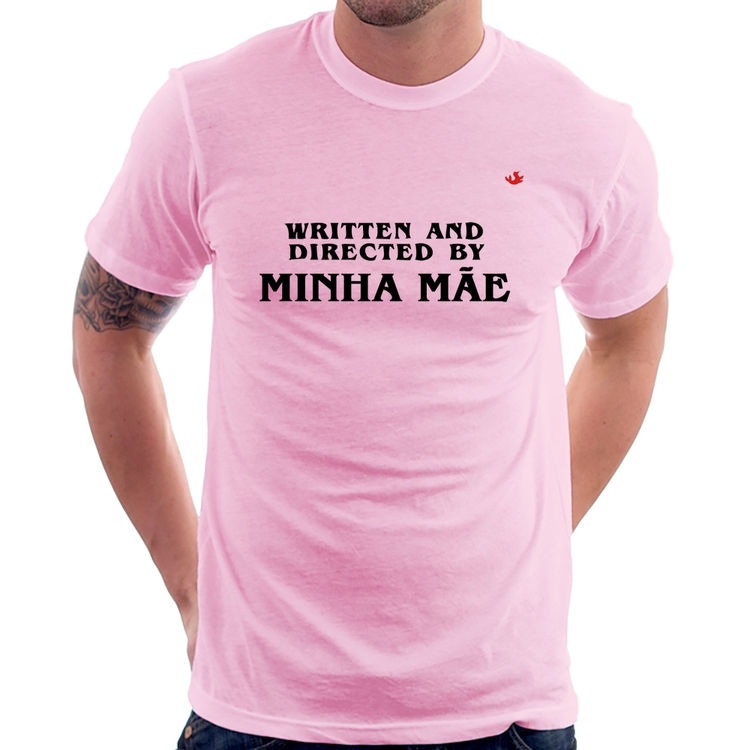 Camiseta Written and directed by minha mãe - Rosa Bebê