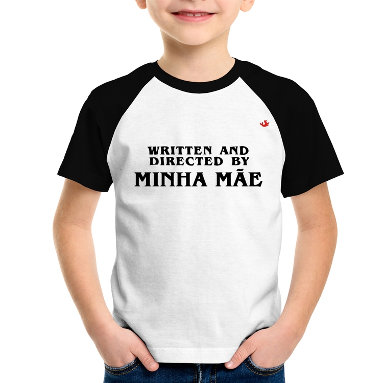 Camiseta Raglan Infantil Written and directed by minha mãe