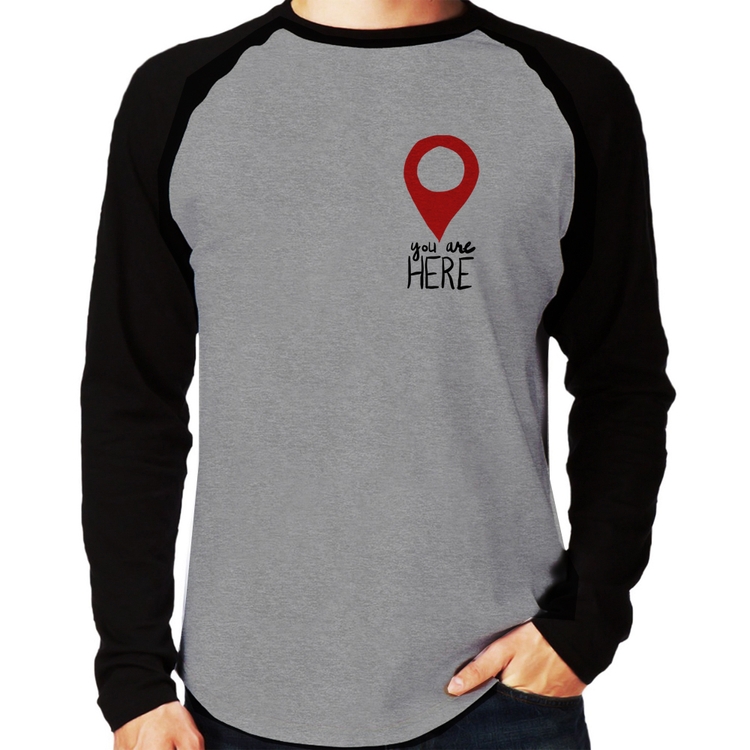 Camiseta Raglan You Are Here Manga Longa - Cinza/Preto